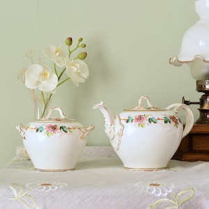 Antique Hand Painted Daisy Floral code 977 Teapot and Pot with lid ( 2 Pieces ) ,Bone China, Made in England Repaired Display only #2209093