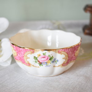 Vintage Royal Albert Lady Carlyle ,Sugar Bowl in pink romantic traditional ,Bone China ,Made in England #2203291