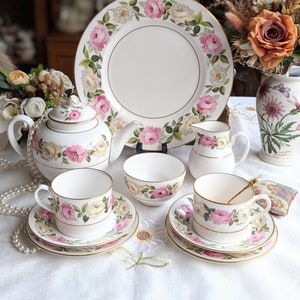 Vintage Royal Worcester Royal Garden Set for 2 people , 2 Trio,Teapot , Milk jug , Sugar bowl ,Cake plate C.1983 Made in England #2011041