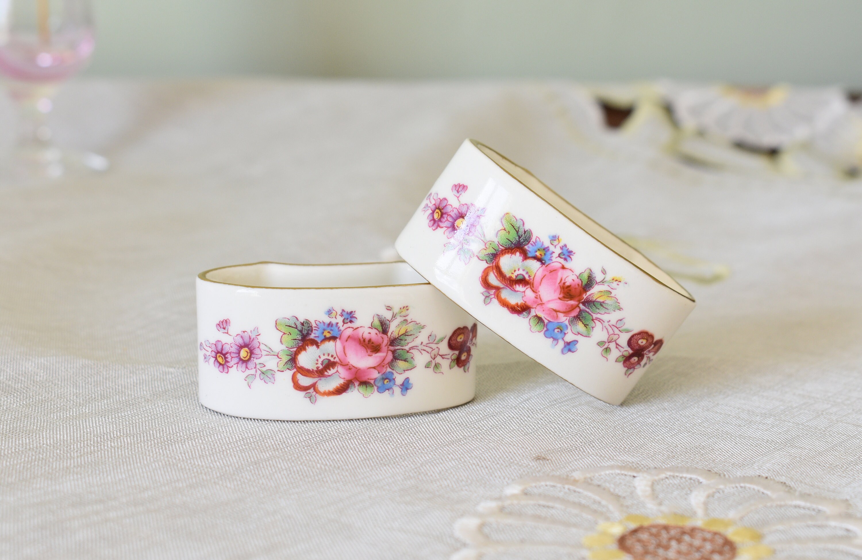 Crown napkin holders discount