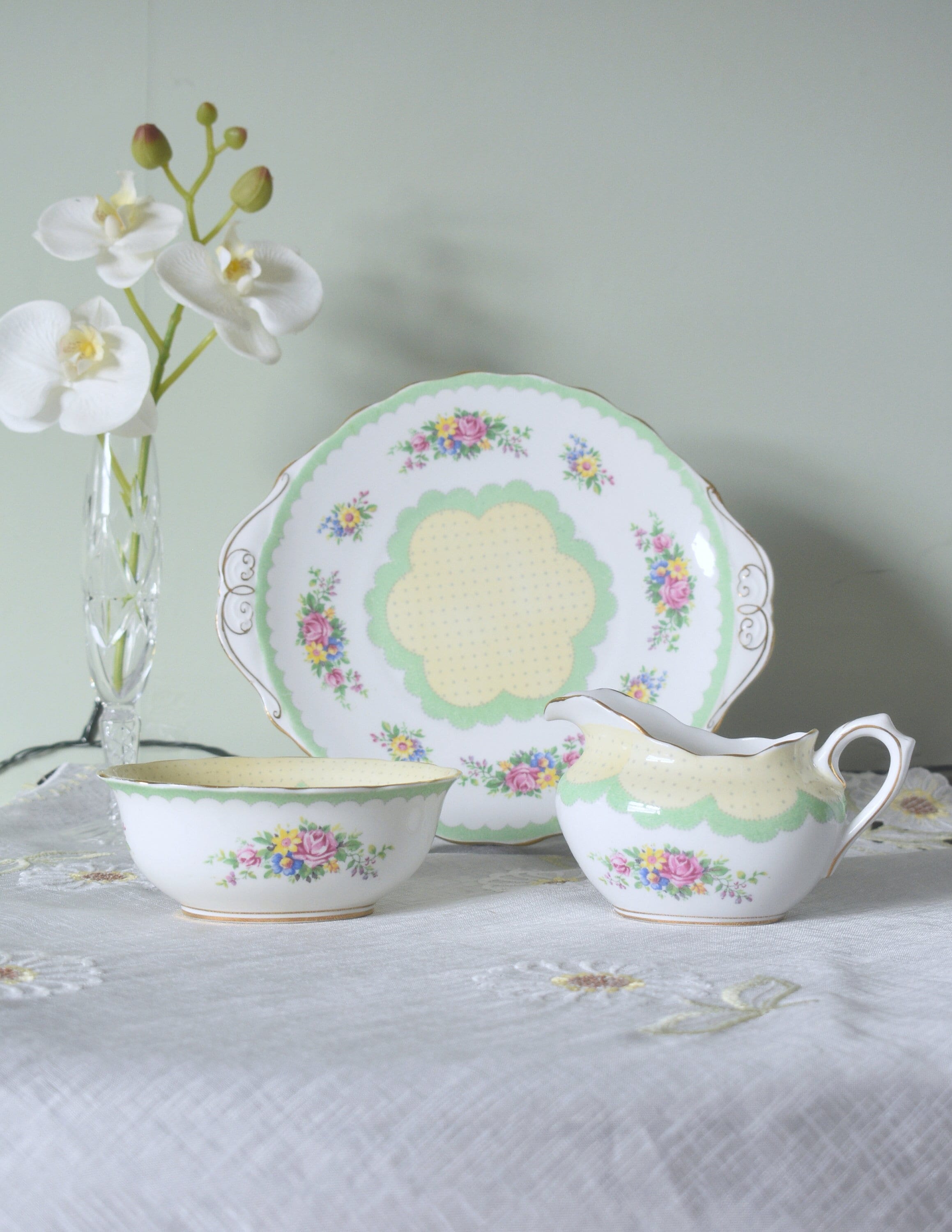 希少なロイヤルアルバートプルーデンスケーキプレート、ジャグ