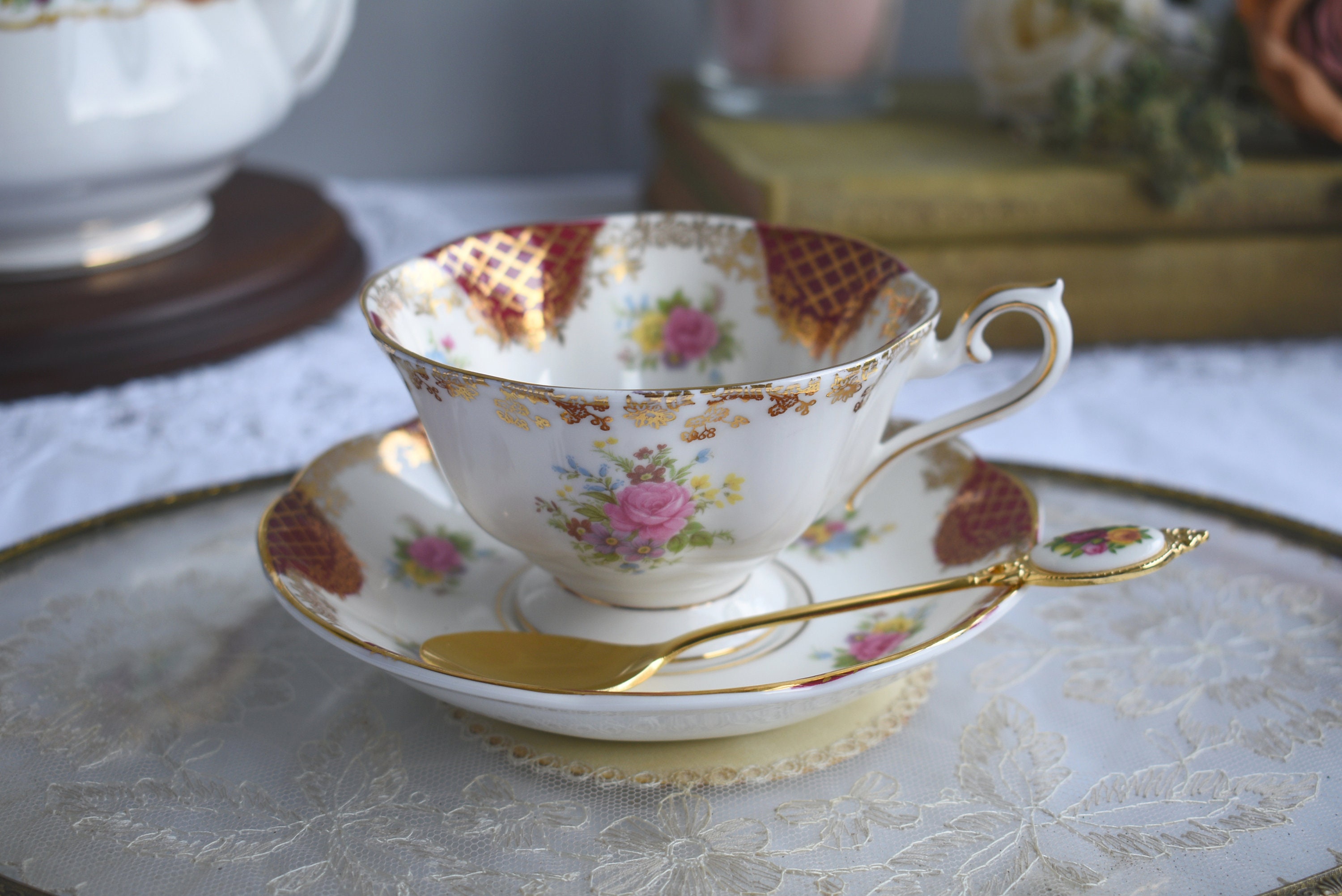 ヴィンテージ ロイヤル アルバート「キャサリン皇后シリーズ」レッド