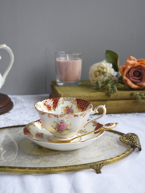 ヴィンテージ ロイヤル アルバート「キャサリン皇后シリーズ」レッド