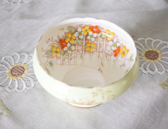 推定1960年代 ・ヴィンテージ　デイジー　花柄ボウル・ナチュラル 推定1960年代 ・ヴィンテージ デイジー 花柄ボウル・ナチュラル