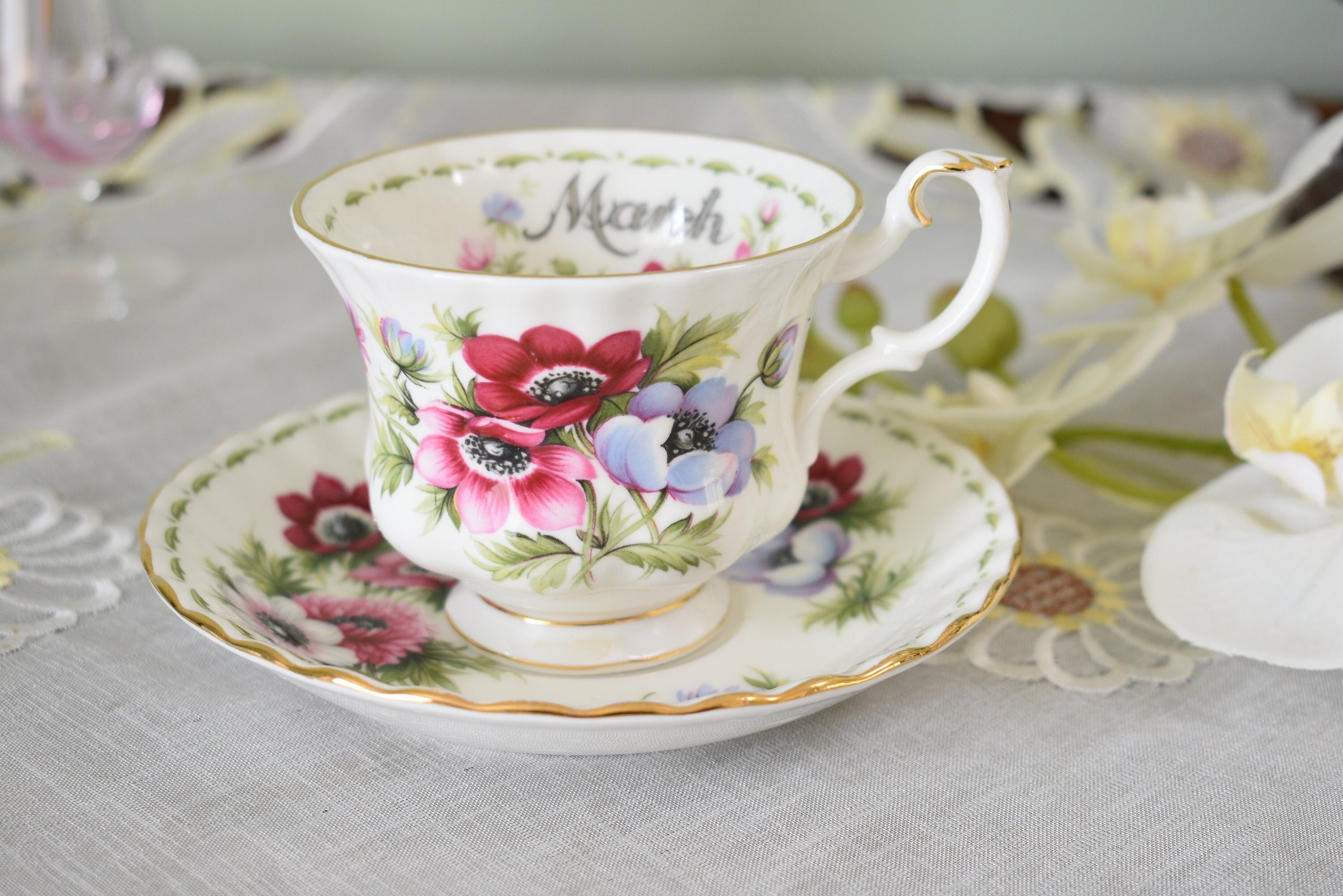 M様専用ロイヤルアルバート12月と6月ティーカップ&ソーサーDecember