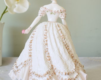 Vintage Royal Worcester Sweetest Valentine No.4576 in Limited