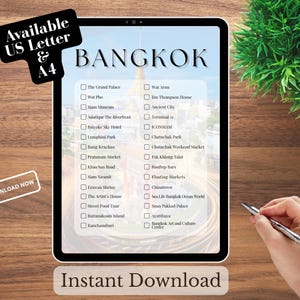 Puede incluir: Una lista de verificación digital de atracciones de Bangkok que se muestra en una tableta. La pantalla muestra una lista de lugares para visitar, con el nombre de la ciudad en la parte superior. Las palabras "Available US Letter & A4" e "Instant Download" también son visibles.