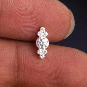Lara&#39;s high Sparkle 18k Gold Lab Diamond Bar Earring: Invisible Set Piercing