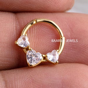 Brinco de argola Daith com diamante de três corações, 16G, articulado, com clicker Daith, para cartilagem, piercing no tragus, anel de hélice e septo