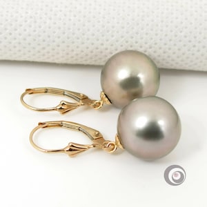 Aretes de oro amarillo macizo de 14 quilates con flor de lis y perlas genuinas de Tahití de 12,3 mm #E2396