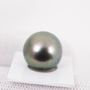 Perla tahitiana verde plateada AA+, enorme perla cultivada negra de agua de mar genuina de 13,8 mm / #L069 medio perforada