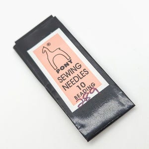 ポニーイングリッシュビーズ針 サイズ10 – デリカビーズ用硬くて柔軟なロング針 (25本入り)