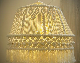 Lumière pendante faite à la main moderne, plafonnier, pendentif léger Boho, lumière tissée à la main, décor Boho, lumière en macramé, abat-jour en macramé