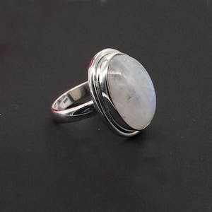 Sterling Silver Rainbow Moonstone Ring, Oval Moonstone Ring, Bezel Set Natural Moonstone Ring, Handgemaakte 925 Zilveren Statement Ring