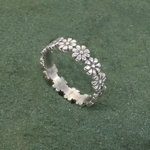 Anillo de flor de nacimiento: joyería botánica de plata de ley 925