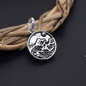 Wave Silver Pendant | The Great Wave Off Kanagawa Charm | Oxidized Brass and 925 Silver Plated | Sea & Sun Round Necklace | Gift for Her