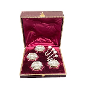 Saleros de plata Ravinet D&#39;enfert, siglo XIX, serie, 4 palas, interior de cristal blanco, estuche, interior morado, numerado, friso, Francia