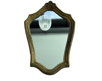 Antique, miroir, bois doré, début XXème, contour perlé, surmonté d'une coquille, forme chantourné, décoration murale, glace, chic, France
