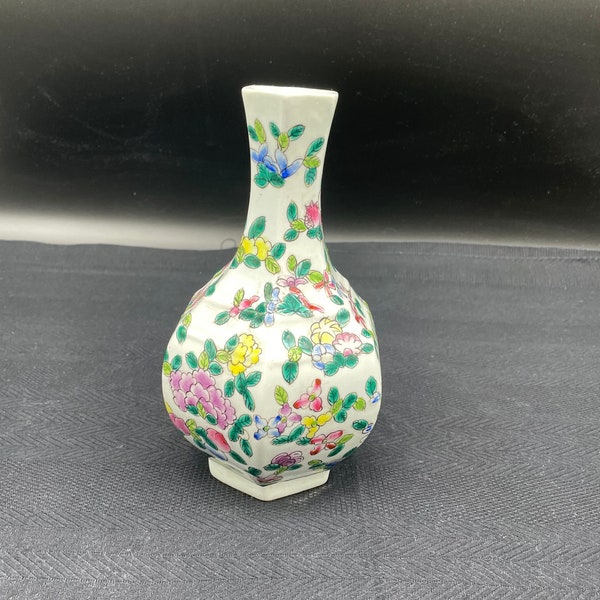 Vintage, vase chinois, 6 faces, polychrome, décor fleurs, floral, décoration asiatique, soliflore, bouquet, porcelaine blanche, art, Chine