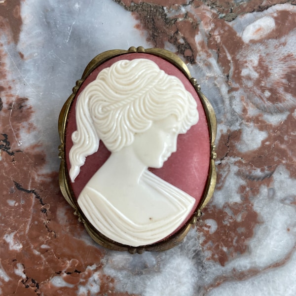 Vintage, old brooch, cameo, Bakelite profile bust, marquise, gold metal setting, luxury jewelry, clasp, signed Daxon, France