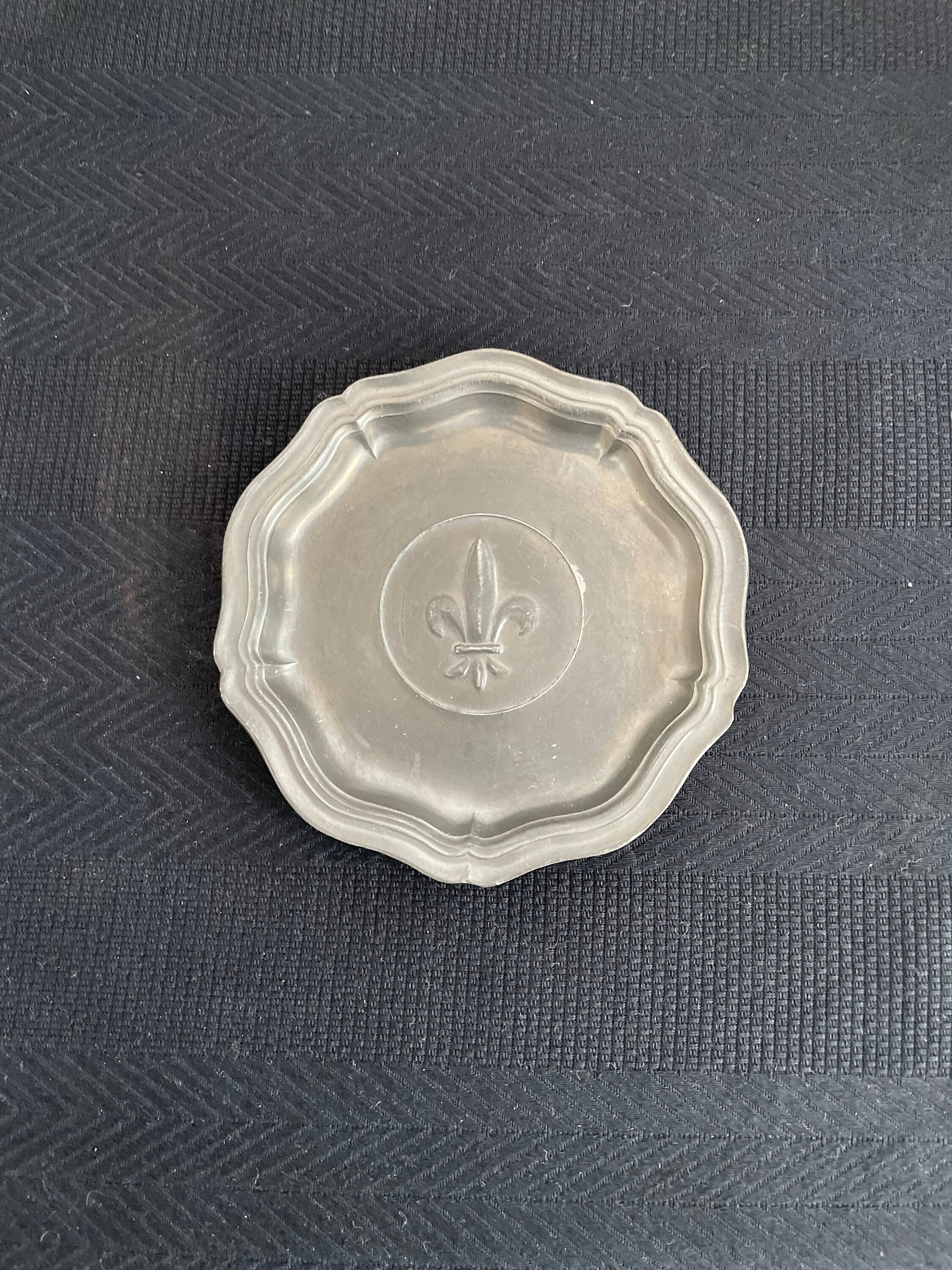 Coupelle en Étain - Fleur de Lys Estampille Etain d'art, Titre Légal, Etain 97 %