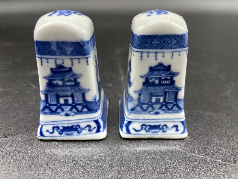 Chinese Set Table Condiments Elegant Blue and White Chinese Porcelain Dinner Service – Vintage ...