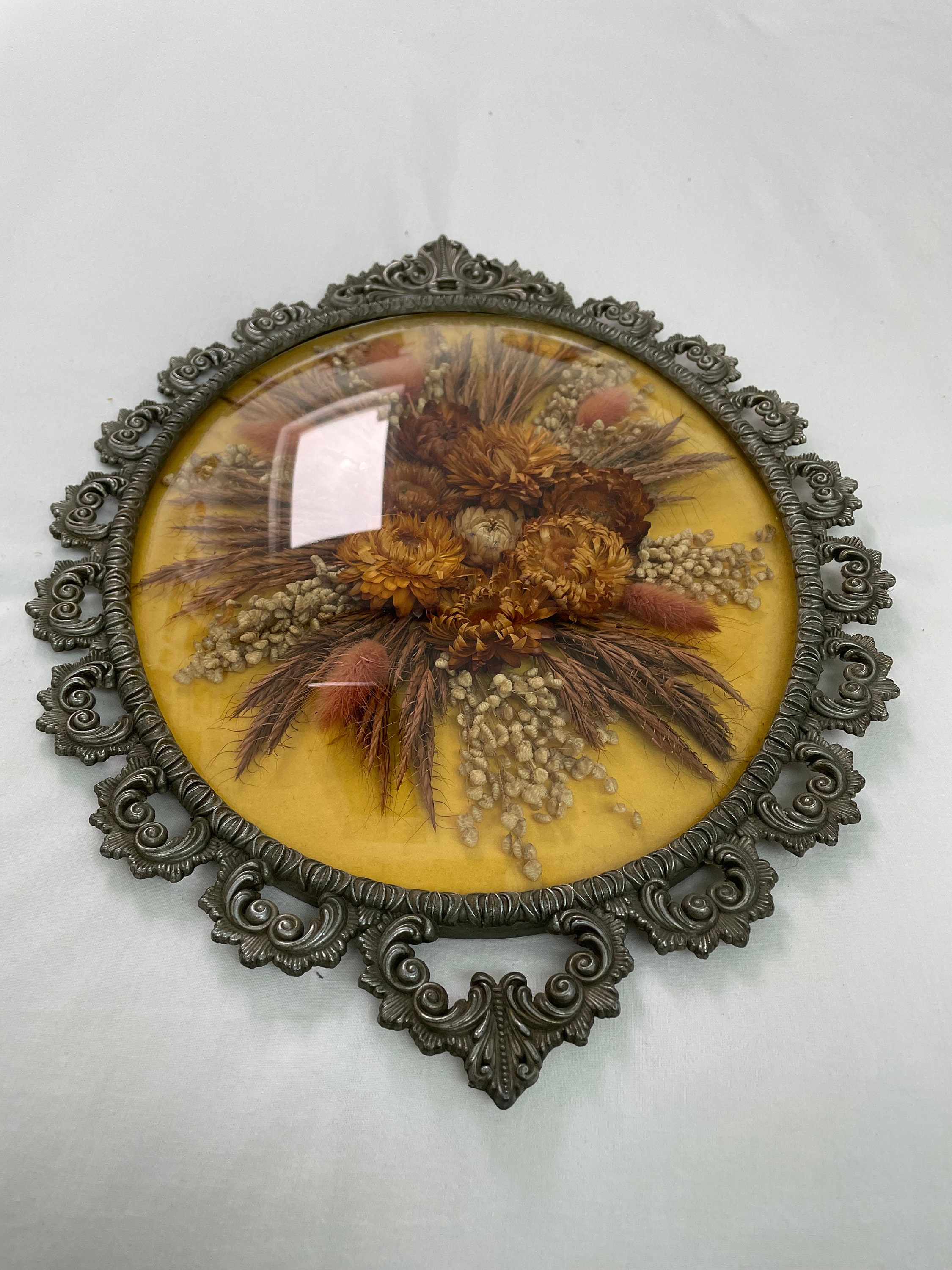 Cadre Photo Vintage Ovale - Verre Bombé Avec Fleurs Séchées, Médaillon, Occasion, Fait En France Cadre Photo Ovale Vintage Cadre Photo Vintage Ovale - Verre Bombé Avec Fleurs Séchées, Médaillon, Occasion, Fait En France Cadre Photo Ovale Vintage