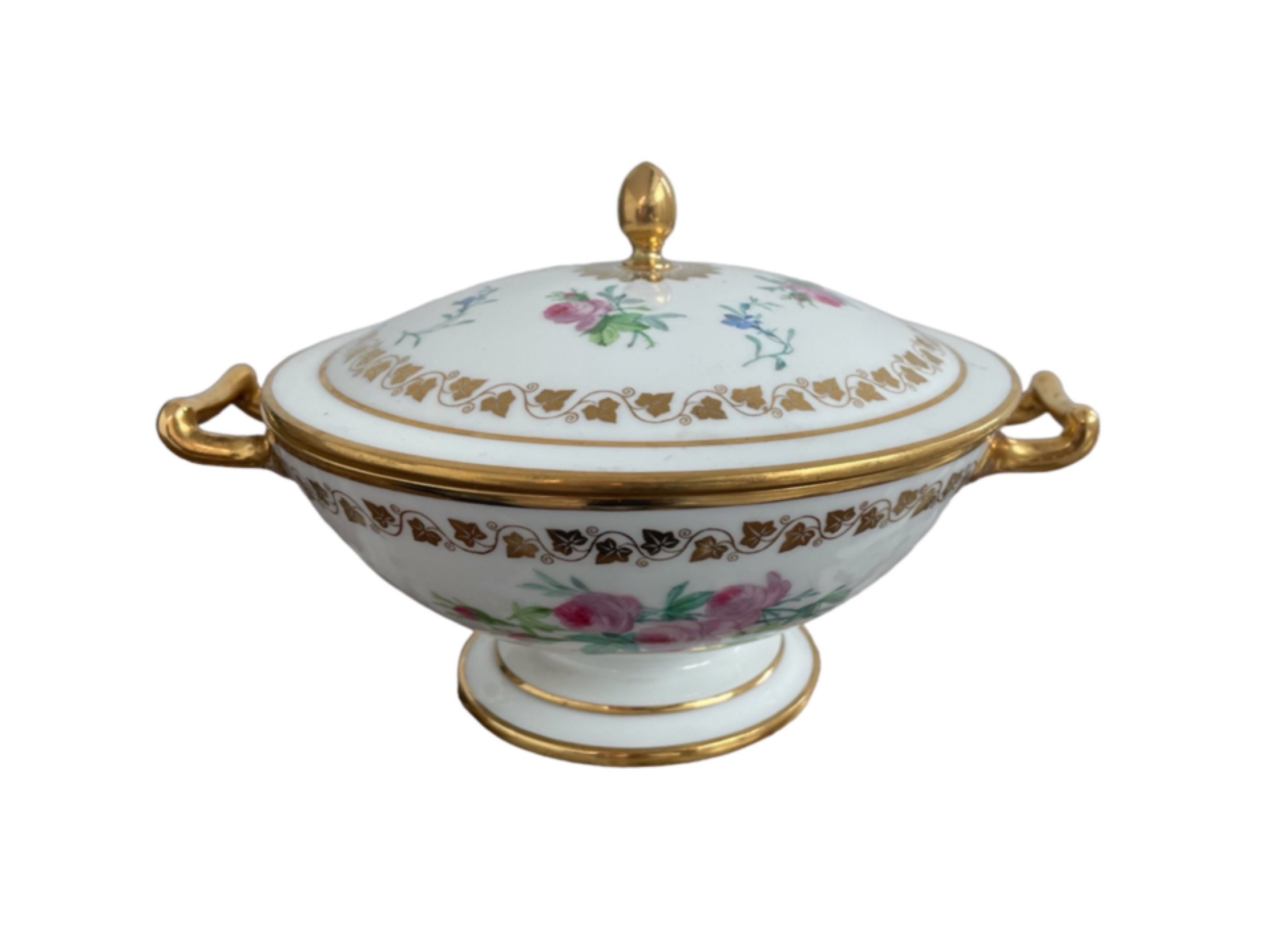 Sèvres 19th century porcelain sweet box, Manufacture Royale, Louis-Philippe period, collection, floral decoration, hand-painted, gold, France