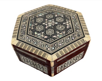 Wooden and mother-of-pearl box, Syrian, Orient, numerous mother-of-pearl inlays, precious wood, wood essence, triangle, flowers, chic, art, Syria