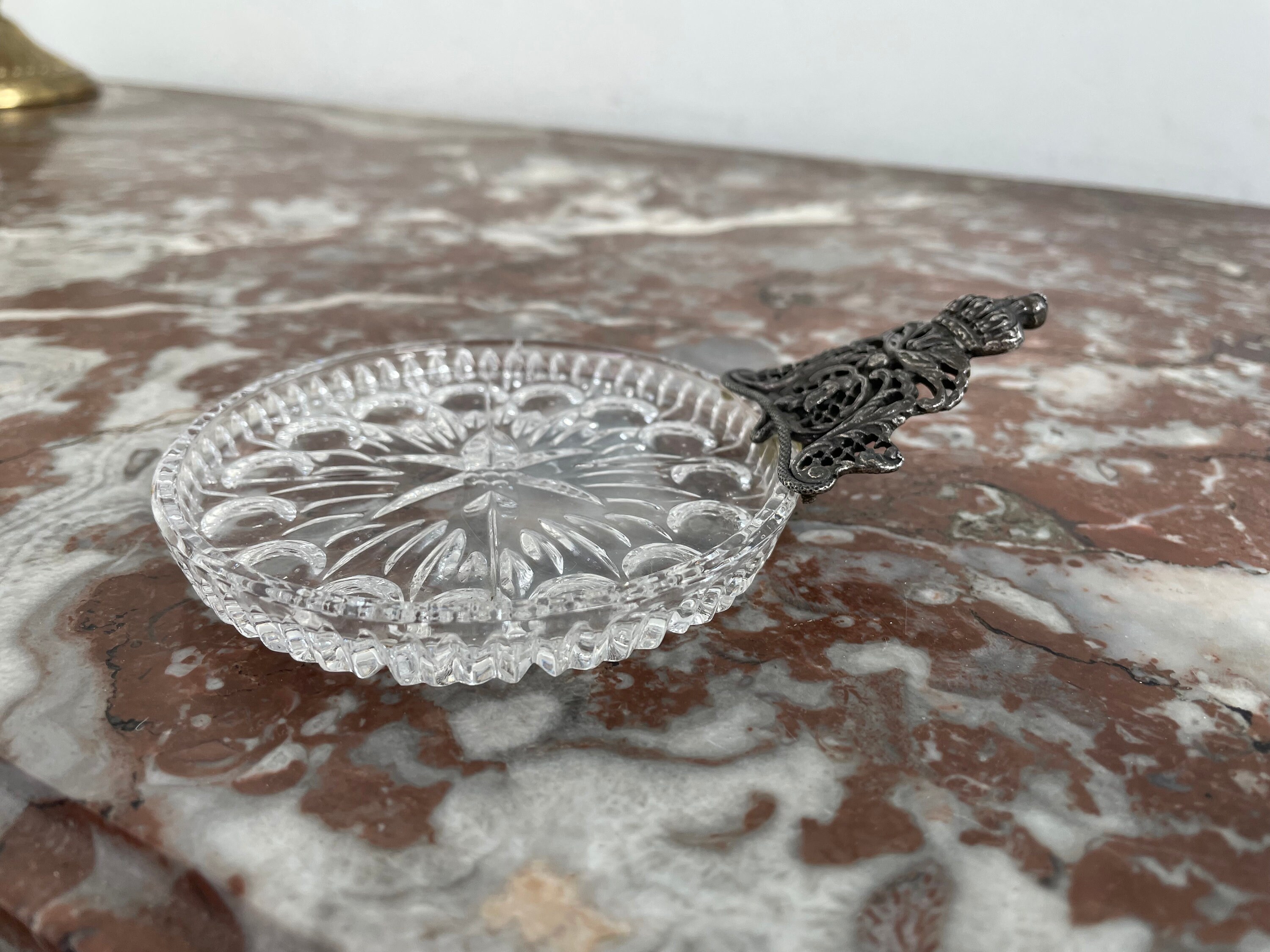 カットガラスのボウル、円形、星型、ボヘミアンスタイル、銀色の金属製