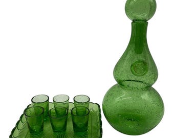 Set da liquore Biot, in vetro soffiato verde con effetto bollicine, decanter, 6 bicchieri, vassoio francese vintage.