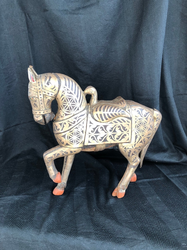 SCULPTURE CHEVAL India chiseled wood and brass