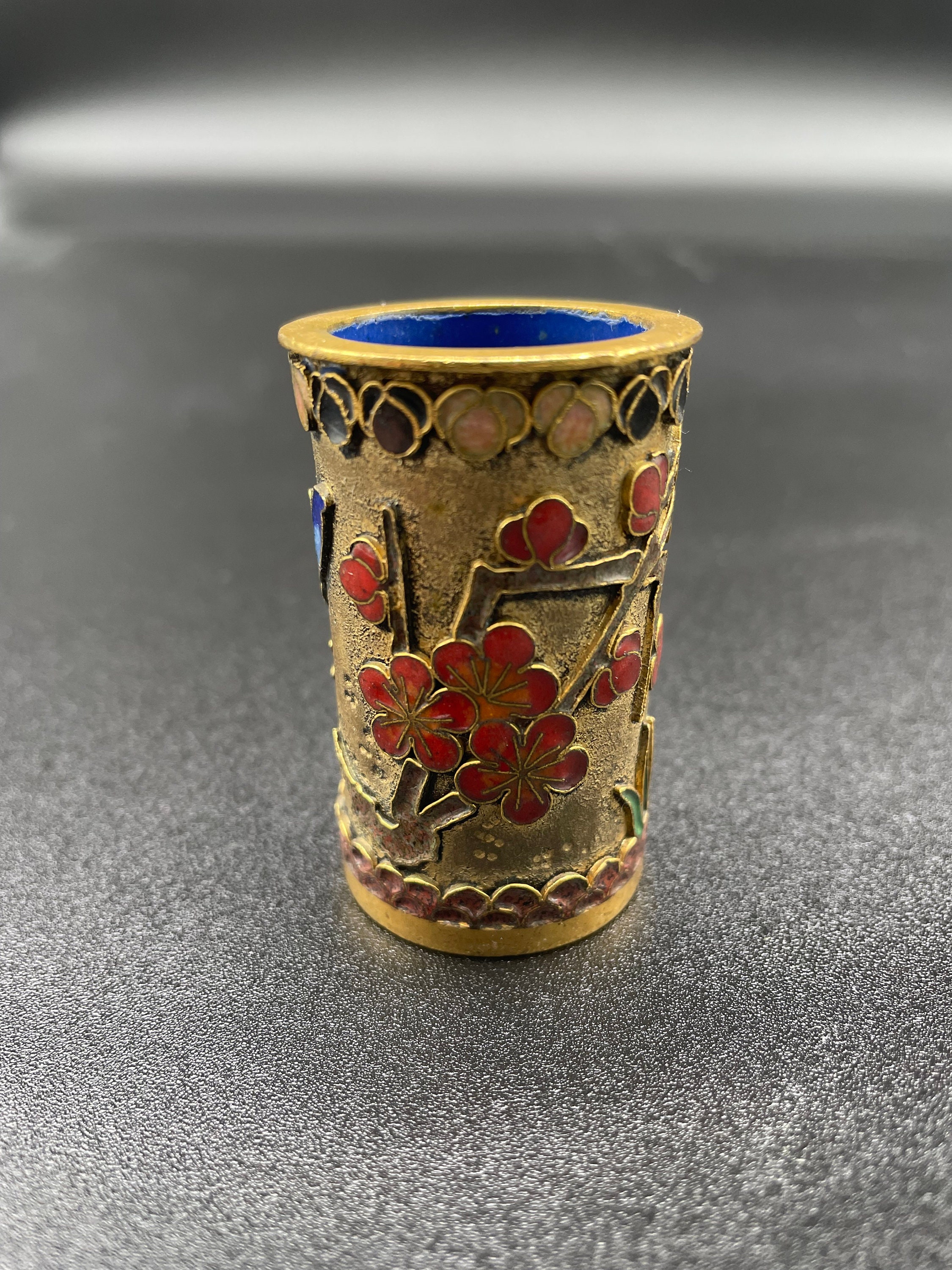 Médaillon Rond Seventies Avec émaux Marron, Fleurs Et Strass - Pendentif Vintage Neuf Sans Emballage