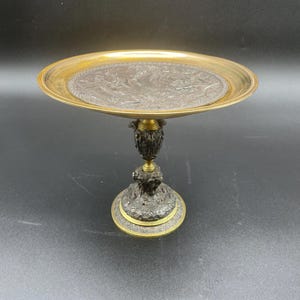 19th century gilt and patinated bronze cup, Napoleon 3, Neoclassical / Renaissance decorative tazza, Antique table centerpiece, French work image 7