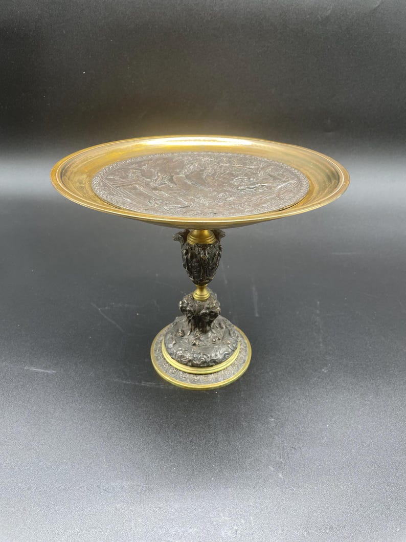 19th century gilt and patinated bronze cup, Napoleon 3, Neoclassical / Renaissance decorative tazza, Antique table centerpiece, French work image 7