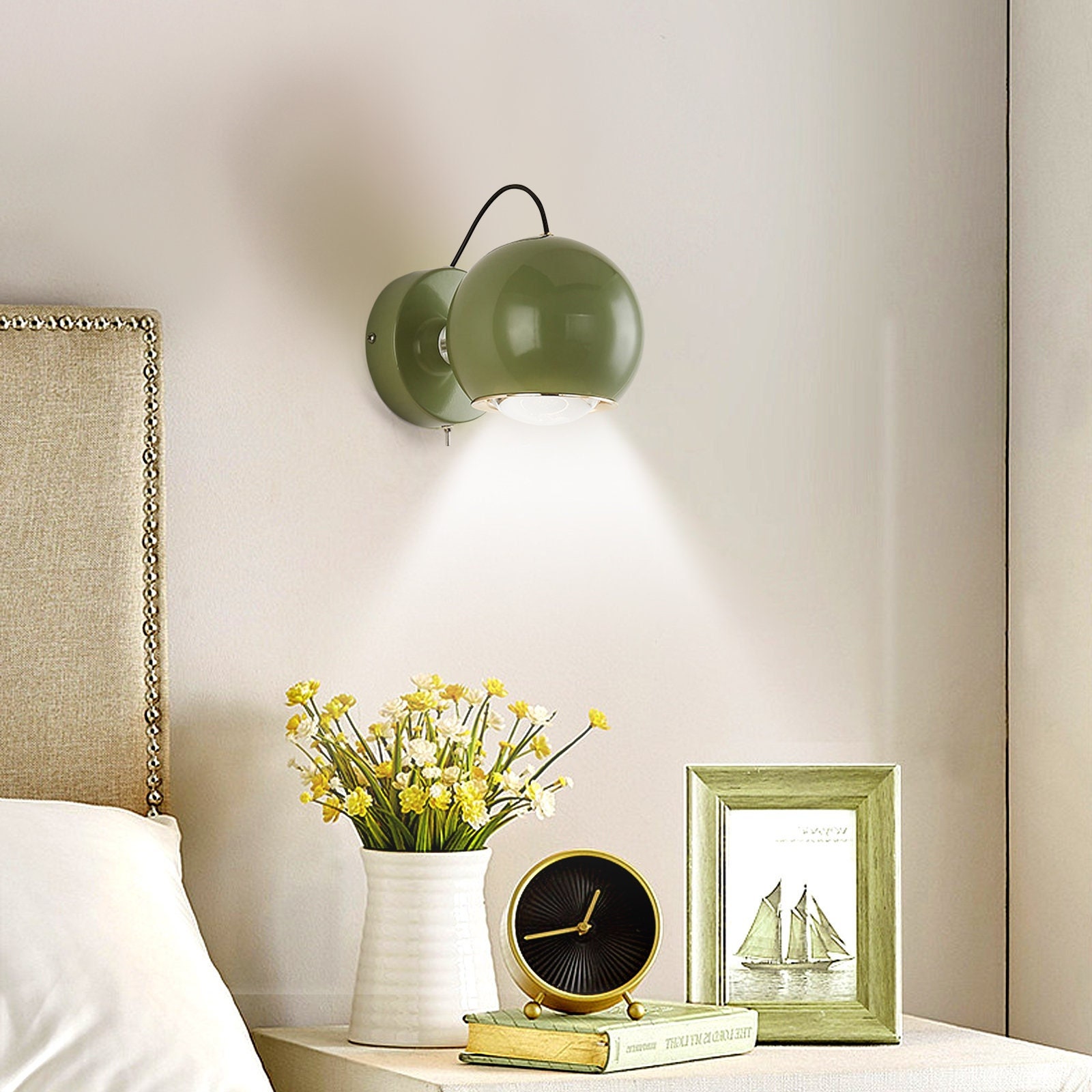 Magnetic sales wall light
