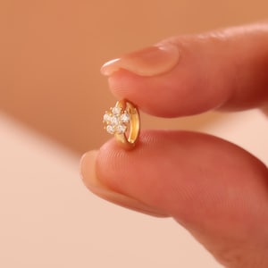 Tragus fleur en argent 925 carats - Boucle d'oreille piercing hélice, boucles d'oreilles vraies fleurs, piercing tour du cartilage, bague piercing confortable, petits cerceaux