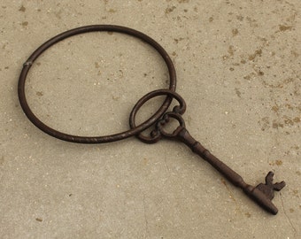 Vintage Metall Schlüssel und Hoop, theatralische Wanddekoration
