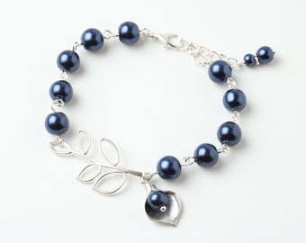 Navy Blue pearl Bracelet, Navy Bridesmaid Bracelet Dark Blue Bridal Bracelet Navy Blue wedding Jewelry Calla Bracelet Maid of Honor Gift