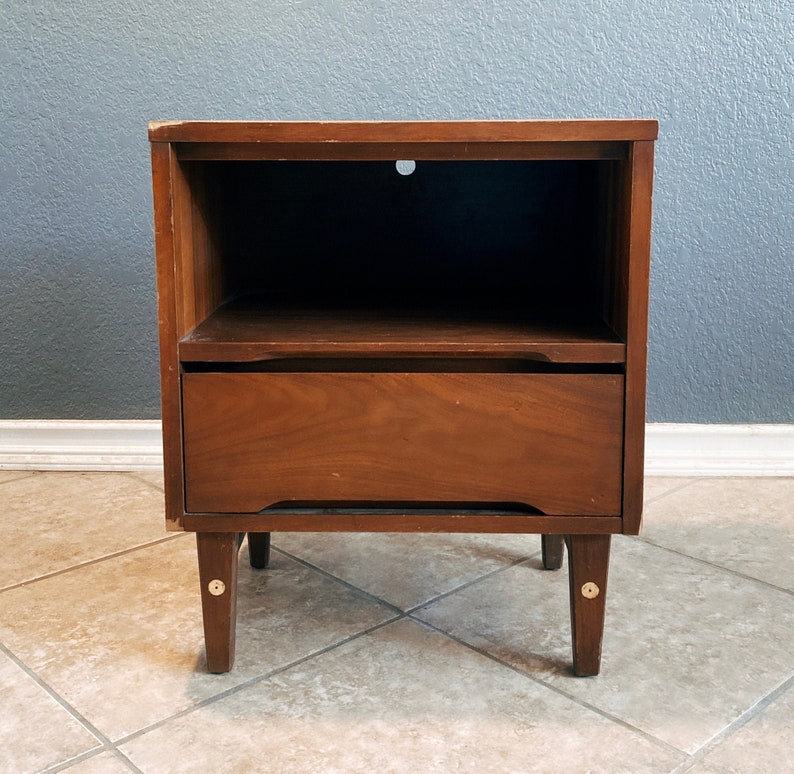 Vintage Mid-Century Walnut Night Stand / End Table by Stanley | Etsy