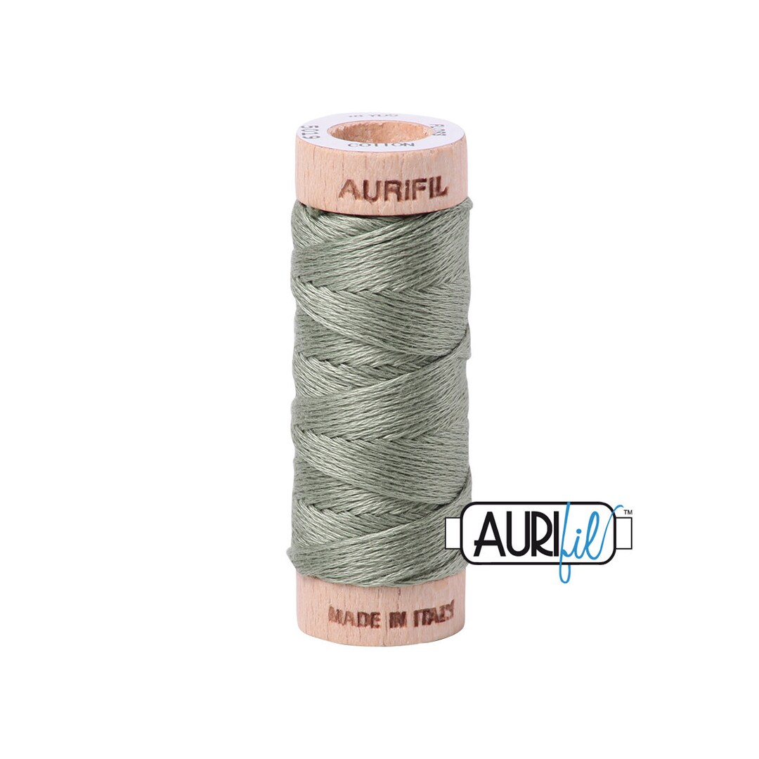 Hilo De Algodón Aurifil Mako 50 Wt - 1422 Yardas, Color Acero Azul, 100% Algodón Egipcio Mercerizado, Para Bordado, Acolchado Y Costura A Máquina
