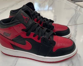 Jordan 1 Mid Bred size 4.5 could fit 5