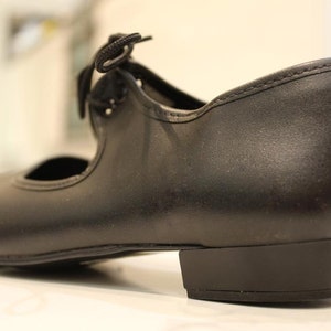 Unisex black tap shoes image 3