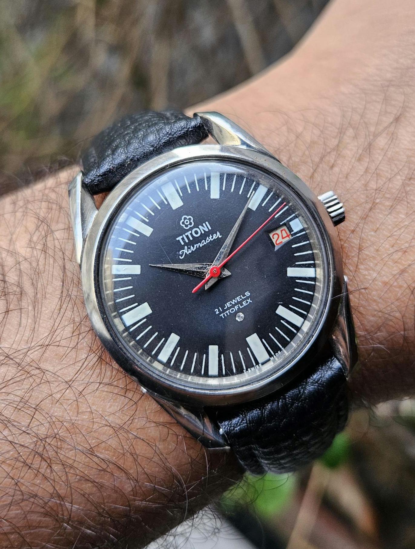Vintage Titoni Airmaster Men's Wrist Watch: 21 Jewels, Black Dial