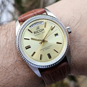 Vintage automatisch Ricoh-horloge: gouden wijzerplaat, gemaakt in Japan