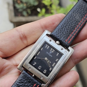 Vintage Titan Reverso Quartz Watch: Stainless Steel Reversible Face image 5