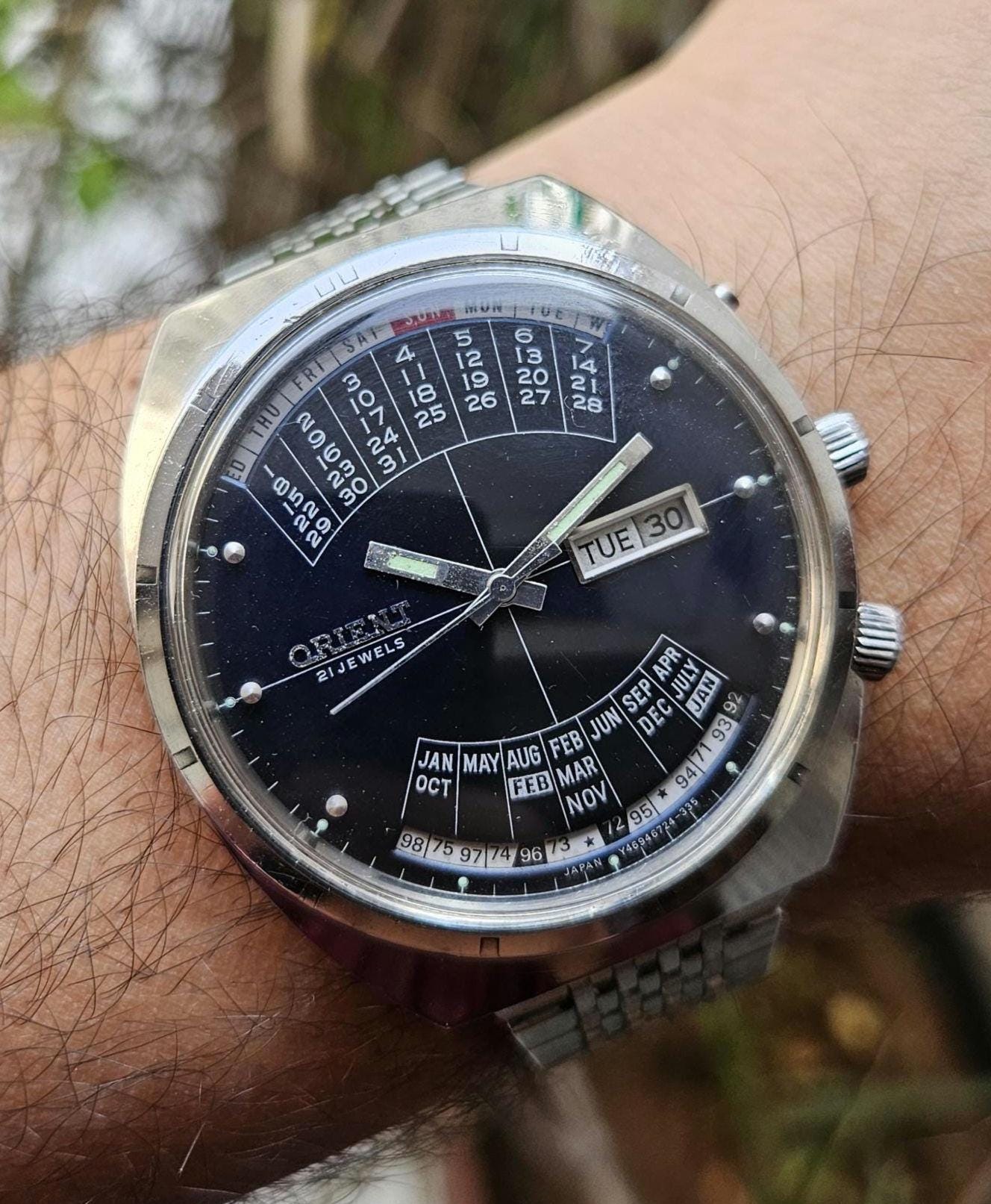 Vintage Orient Calendar Automatic Watch: 21 Jewels, Navy Blue Dial