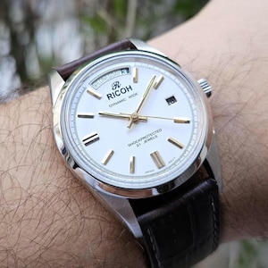 Vintage automatisch Ricoh-horloge: dynamische brede witte wijzerplaat, gemaakt in Japan