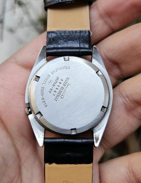 Rare Vintage Seiko 5 Automatic 7009-8210 Japan Made Men's Wrist