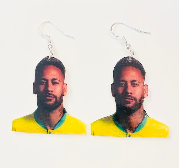 Neymar of Paris SaintGermain warms up wearing earrings ahead of the  News Photo  Getty Images